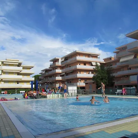 Flat In A With Pools And Tennis Courts