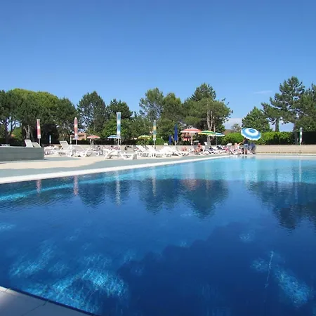 Flat In A With Pools And Tennis Courts