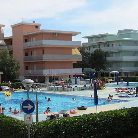 Flat In A With Pools And Tennis Courts