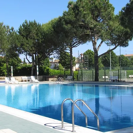 Apartment Flat In A With Pools And Tennis Courts *